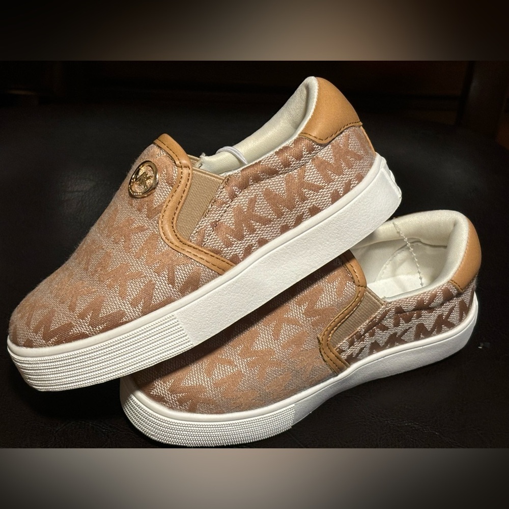 NEW. Michael Kors White Gold Sneakers Shoes Slip- On KIDS SAIS 9